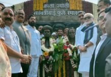मुख्यमंत्री शिंदे यांनी केले नायगाव येथे क्रांतिज्योती सावित्रीबाई फुले यांना अभिवादन