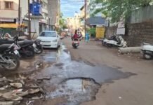 आरोग्य सभापतींच्याच प्रभागात ड्रेनेजचे पाणी रस्त्यावर!