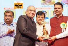 मुख्यमंत्र्यांच्या हस्ते डॉ. राजेंद्र सरकाळे यांना सहकार बँकिंग उत्कृष्टता पुरस्कार
